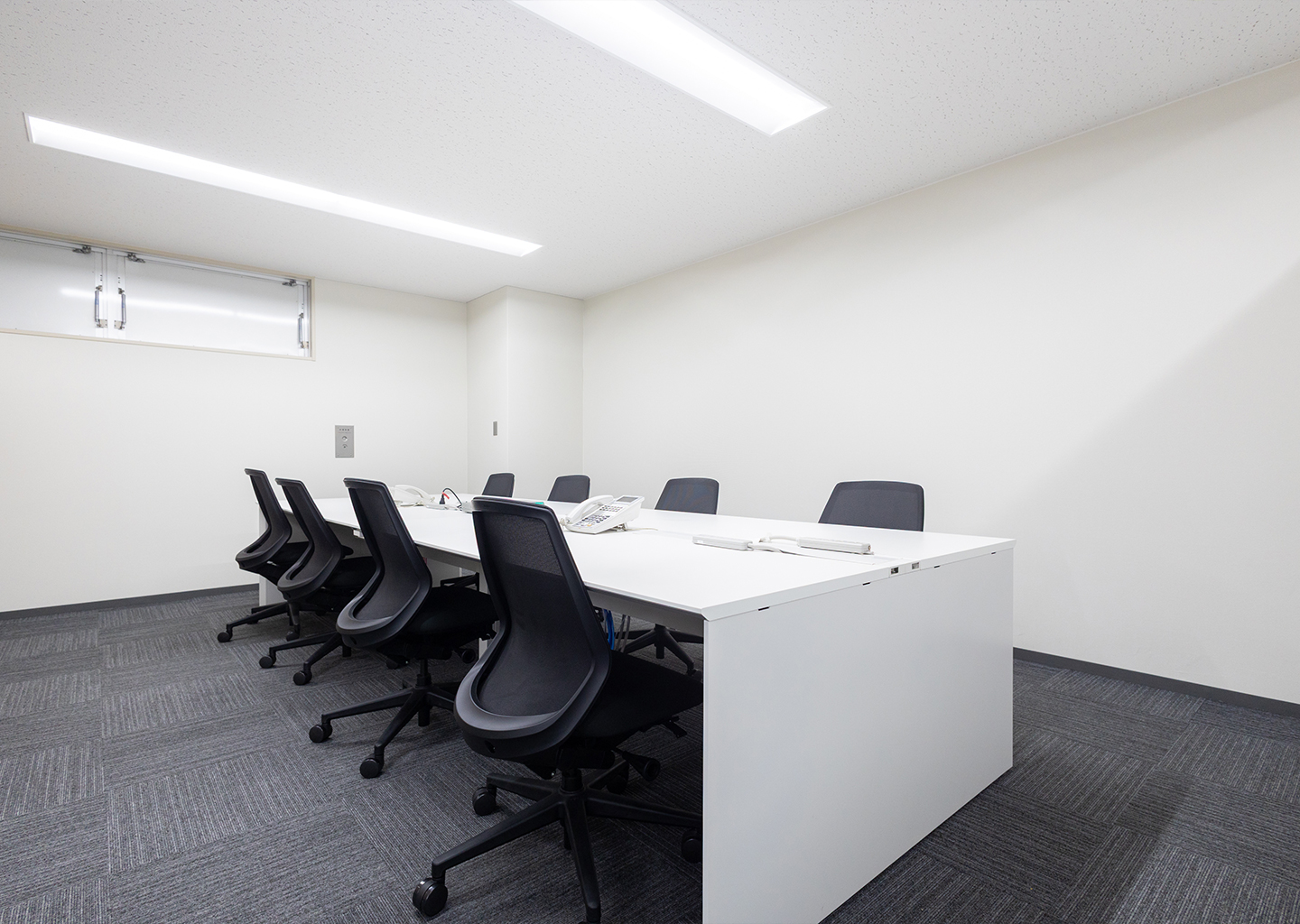 フリーアドレスデスクを新設しました。